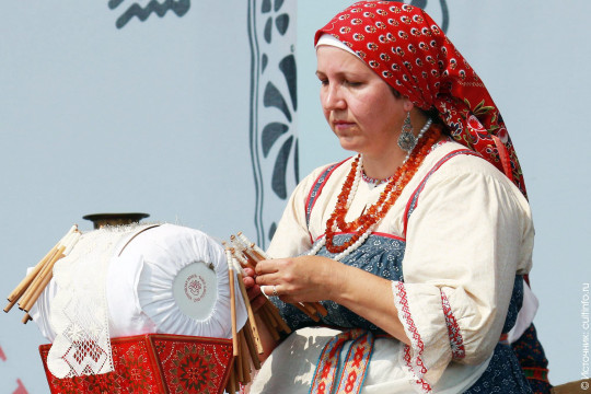 «Буду мастером!» Осваиваем технологию плетения жемчужной решетки вместе с кружевницей Марией Медковой